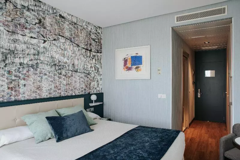 Camera Premium, Exe Coruna
