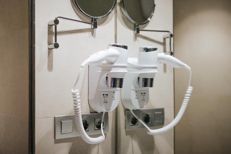 اتاق پرمیوم, Exe Coruna