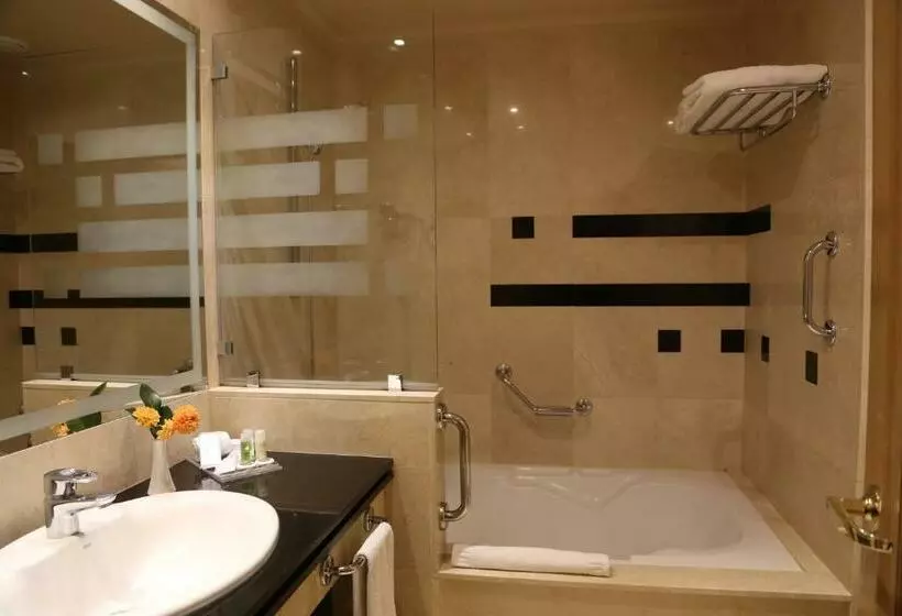 اتاق خانوادگی, Gran Hotel Los Abetos
