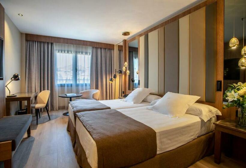 Camera Standard, Granada Center