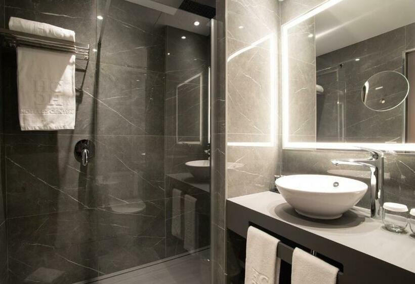 Camera Standard, Granada Center