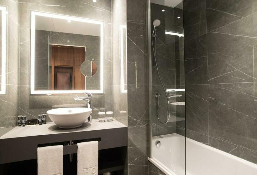 Camera Standard, Granada Center