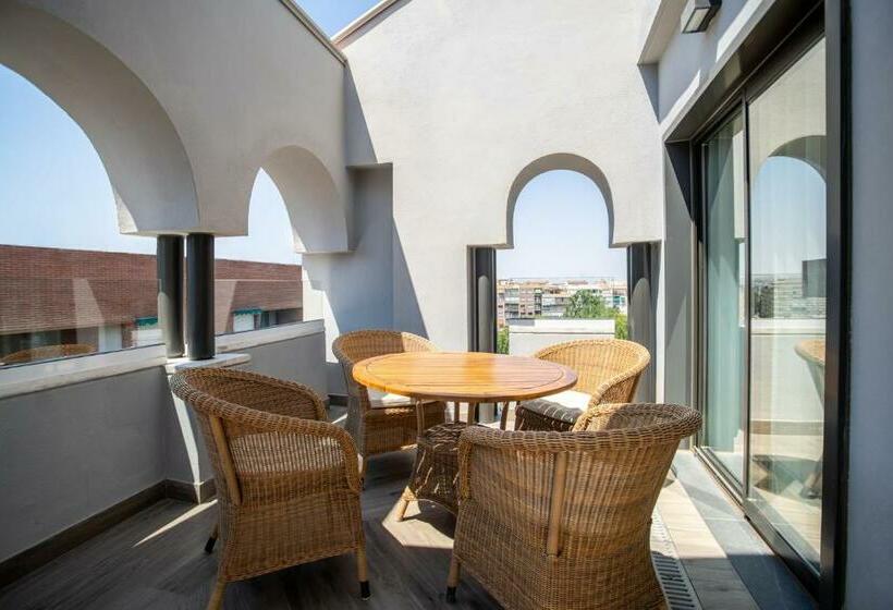 Suite Junior, Granada Center