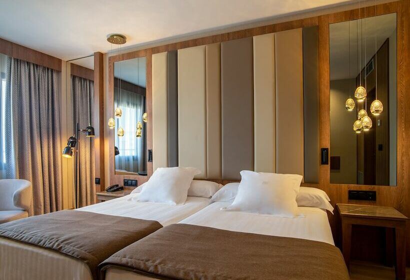 Camera Standard, Granada Center