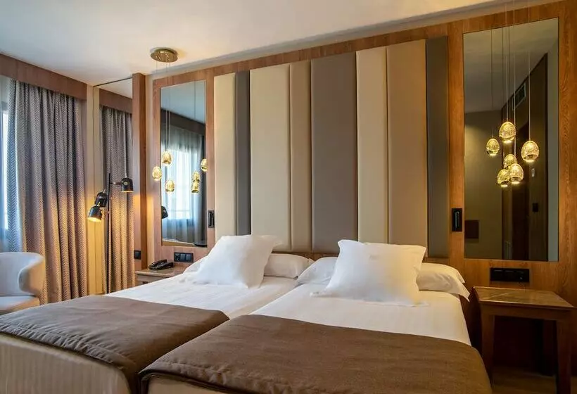 Chambre Standard, Granada Center