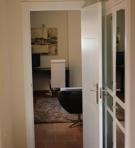 اتاق سوپریور با چشم‌انداز, Leonor De Aquitania