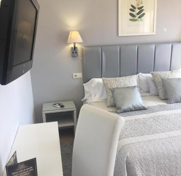 اتاق سوپریور با چشم‌انداز, Leonor De Aquitania