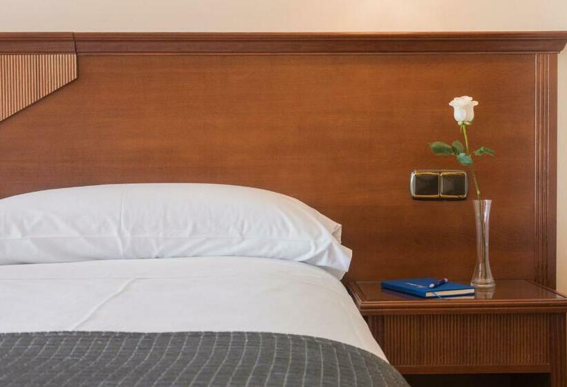 اتاق استاندارد سه نفره, Porcel Alixares