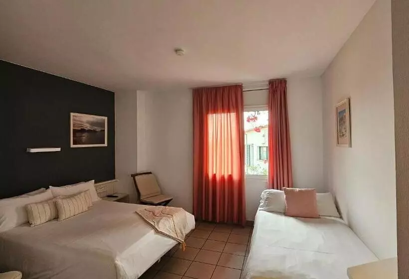 Quarto Triplo Estandar, S´aguarda