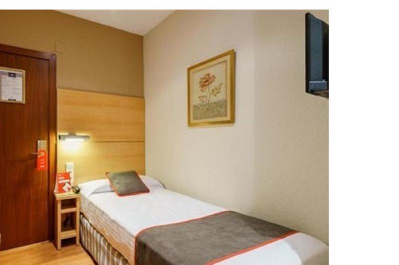 Habitación Estándar Individual, Serrano