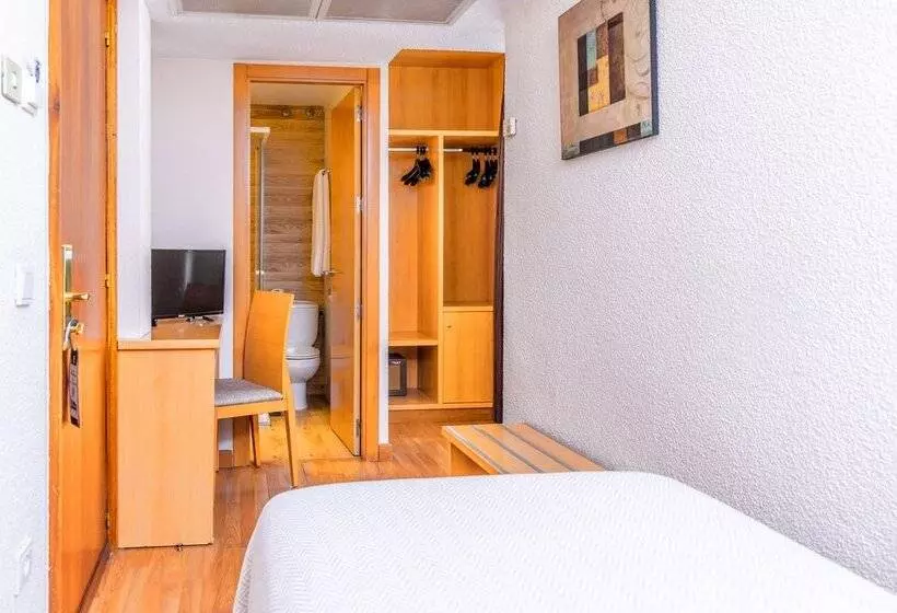 Chambre Standard Individuelle, Serrano