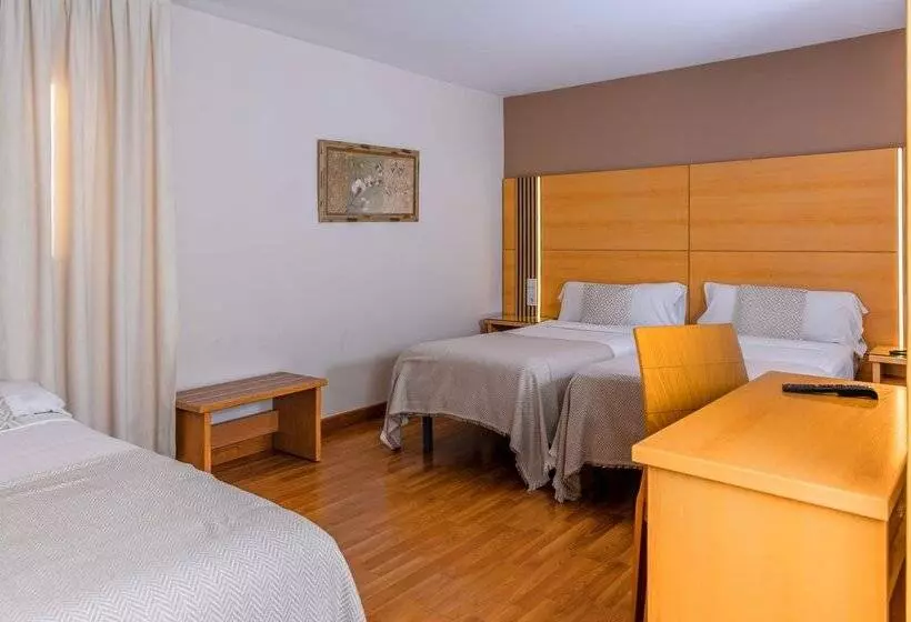 Chambre Triple Standard, Serrano