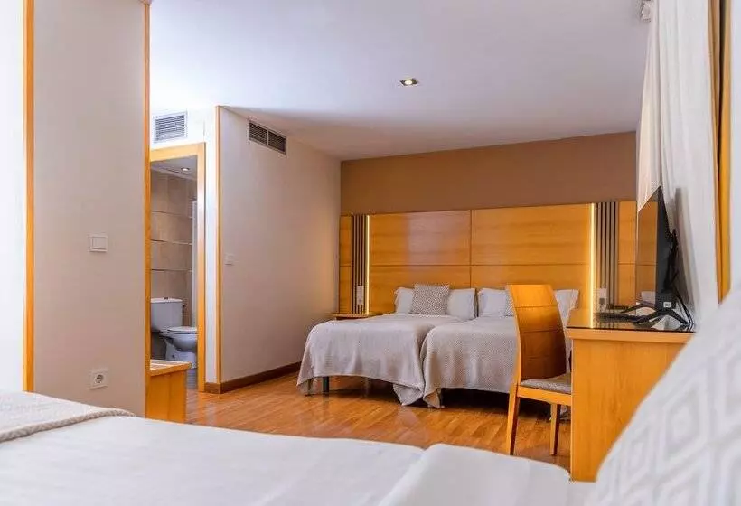 Chambre Triple Standard, Serrano