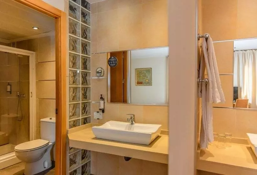 Chambre Triple Standard, Serrano