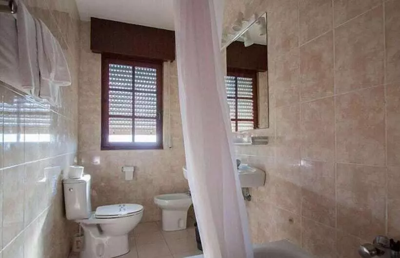 Cameră Standard Individuală, Surfances
