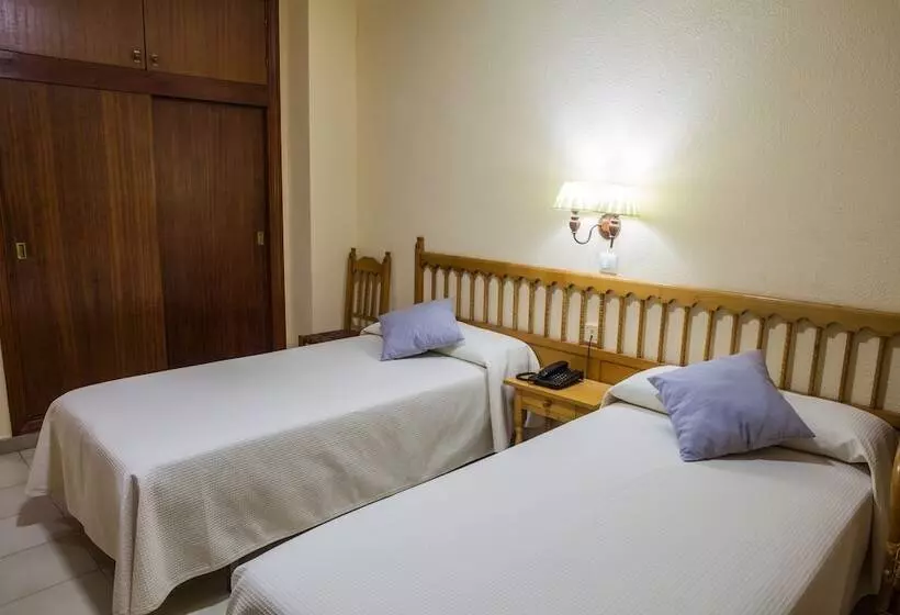 Standard Kolmen Hengen Huone, Tres Jotas Conil