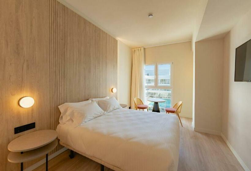 اتاق استاندارد با چشم‌انداز استخر, RH Silene Hotel & Spa 4* SUP