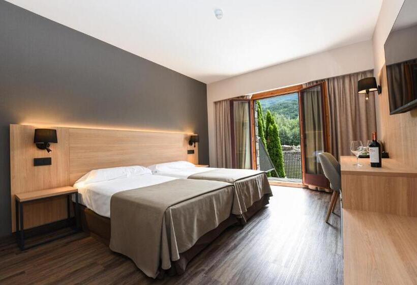 Номер Стандарт с Террасой, Sommos Hotel Benasque Spa