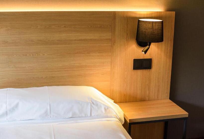 Номер Стандарт с Балконом, Sommos Hotel Benasque Spa