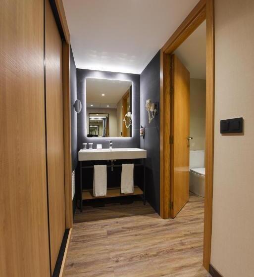 Номер Стандарт с Балконом, Sommos Hotel Benasque Spa