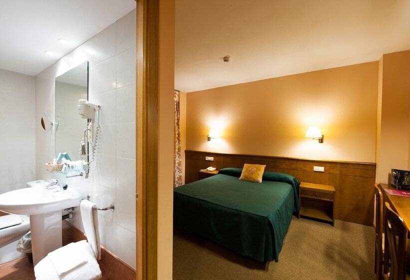 Номер Стандарт с Балконом, Sommos Hotel Benasque Spa