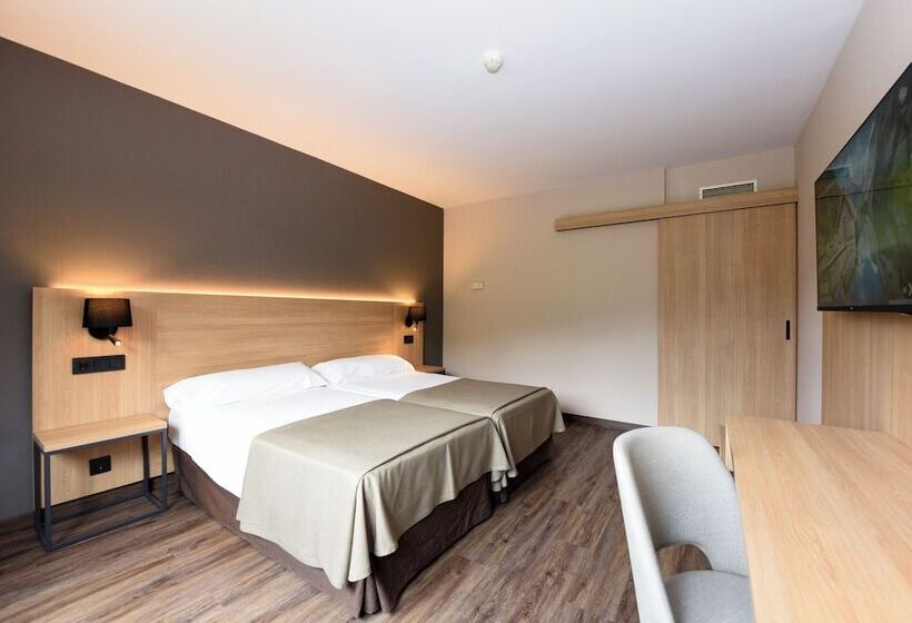 Номер Стандарт с Балконом, Sommos Hotel Benasque Spa