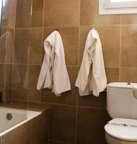 Dört Kişilik Standart Oda, Alegret