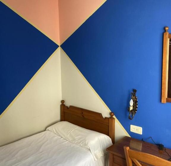 غرفة قياسية فردية, Bayona