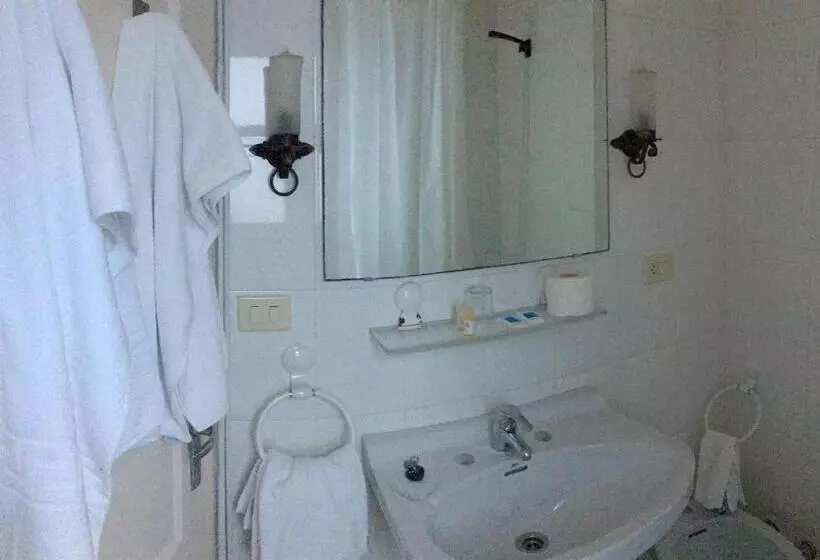 4 Bett Standardzimmer, Bayona