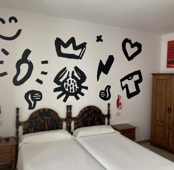 غرفة قياسية, Bayona