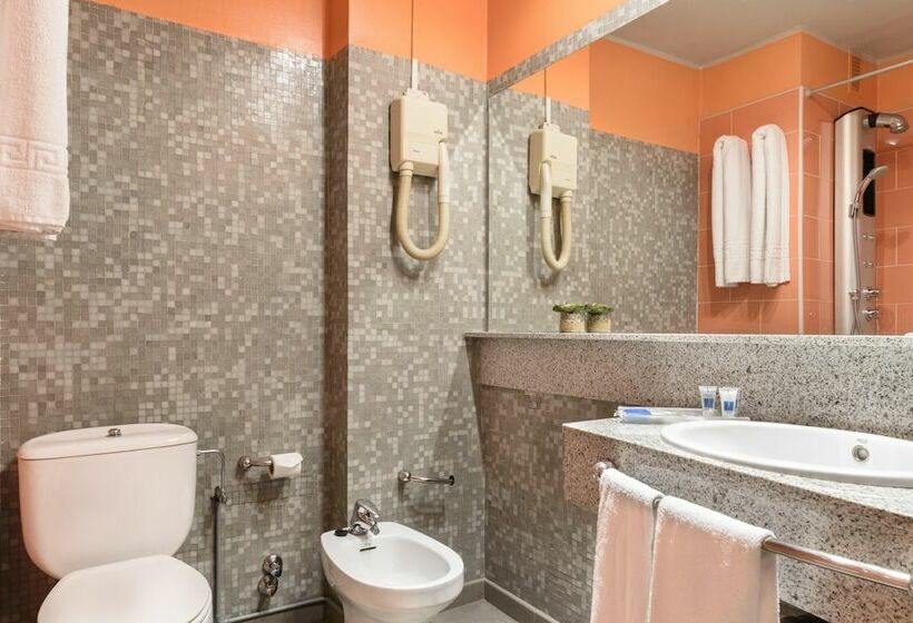 اتاق استاندارد سه نفره, Crisol Quindos