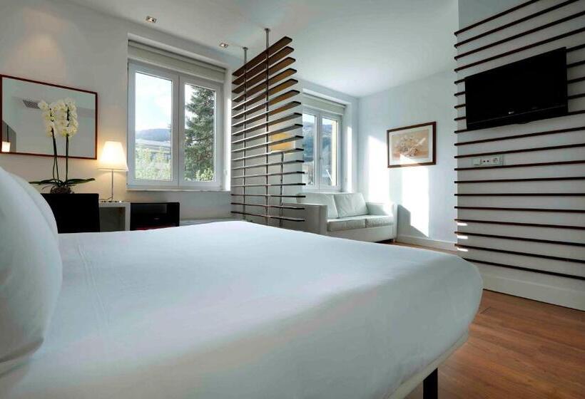 اتاق استاندارد سه نفره, Exe Victoria Palace