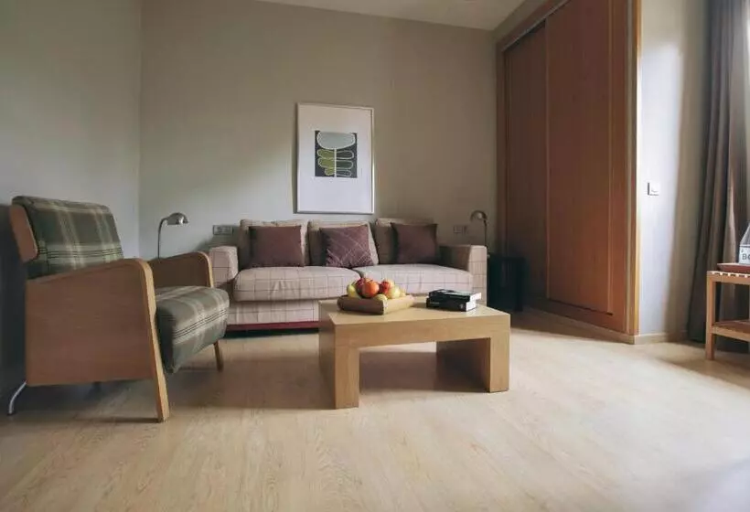 Suite, Manantial