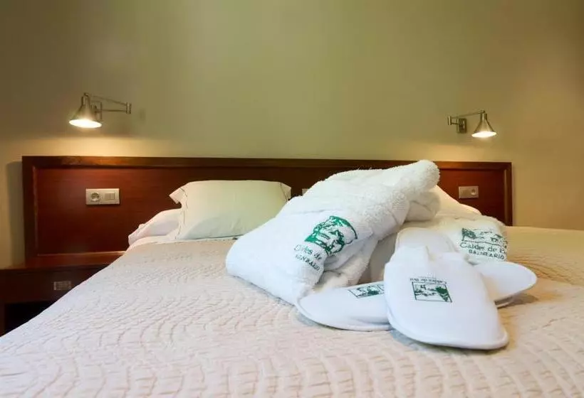 Family Room, Manantial