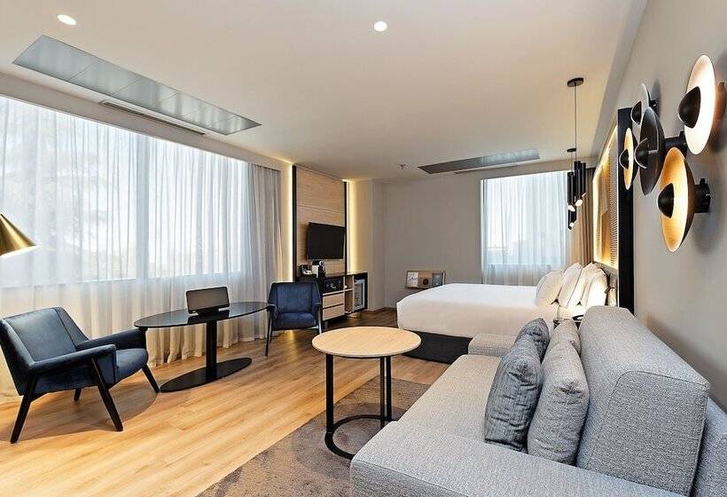 اتاق خانوادگی, Melia Avenida De America