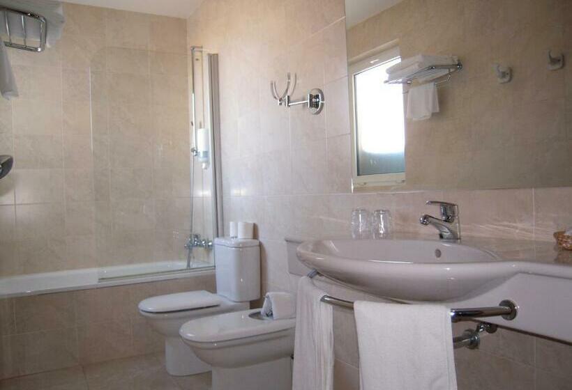 스탠다드 트리플 룸, Mendez Nunez