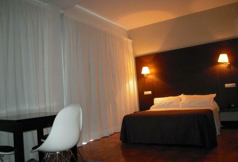 패밀리 룸, Mendez Nunez