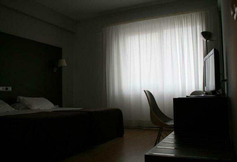 패밀리 룸, Mendez Nunez