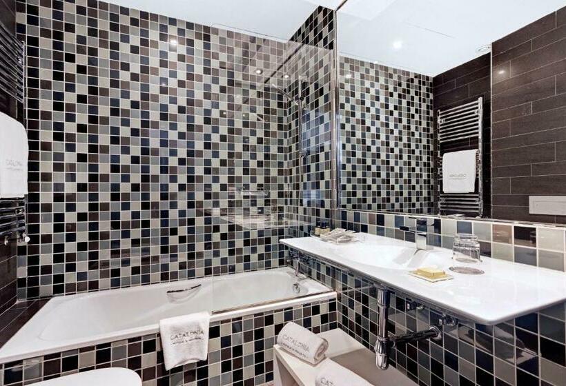 Номер Стандарт, Catalonia Reina Victoria