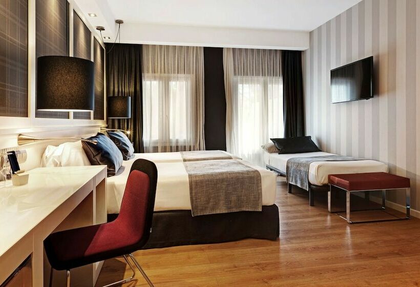 Quarto Triplo Estandar, Catalonia Reina Victoria