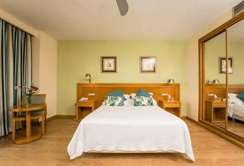 اتاق راحتی سه تخته, Leonardo Hotel Fuengirola Costa Del Sol