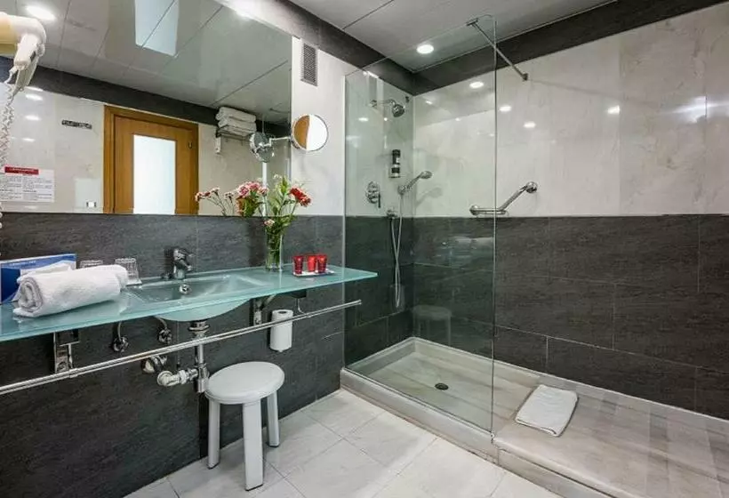 اتاق سه نفره دلوکس با چشمانداز دریا, Leonardo Hotel Fuengirola Costa Del Sol