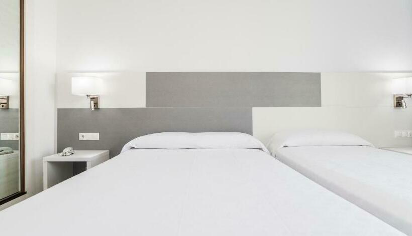 غرفة قياسية مطلّة علي حمام السباحة, Globales Los Patos Park