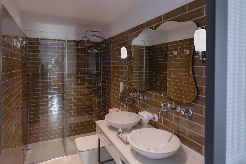 اتاق استاندارد, Gravina 51