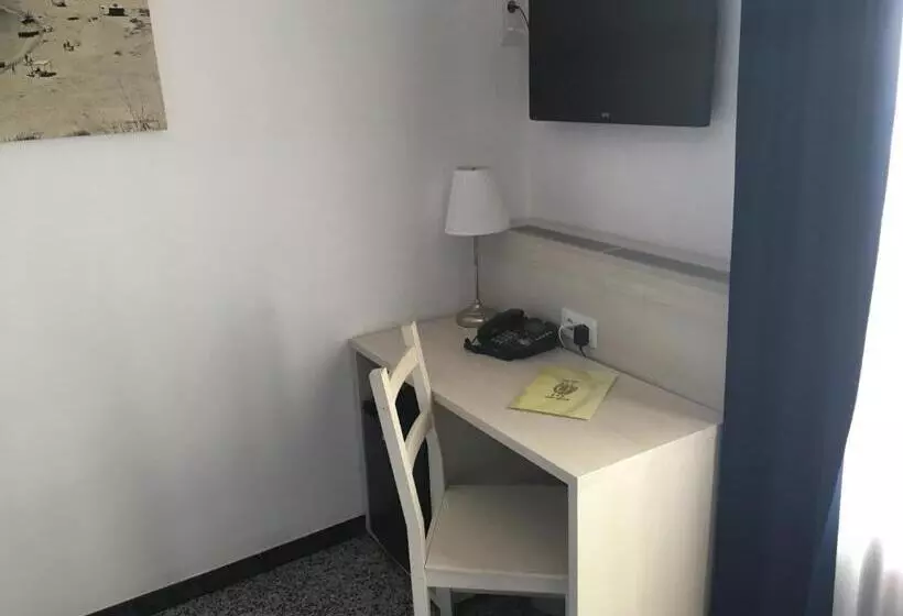 Camera Comfort, Gri Mar