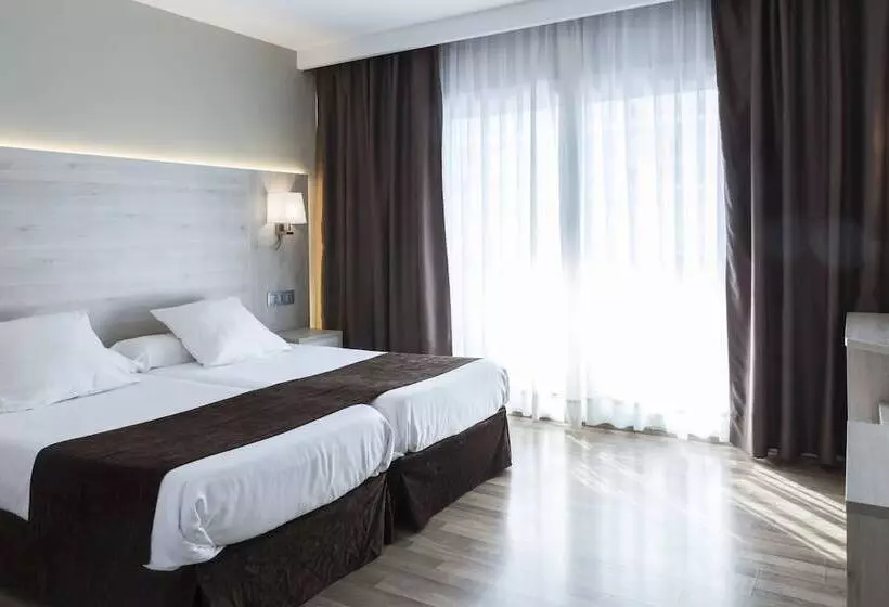 Quarto standard vista piscina, Helios Lloret