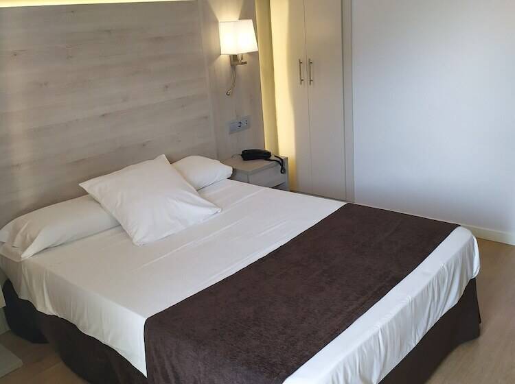 可看到泳池的单人间, Helios Lloret