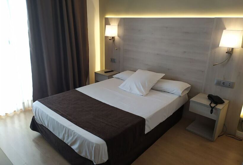 可看到泳池的单人间, Helios Lloret