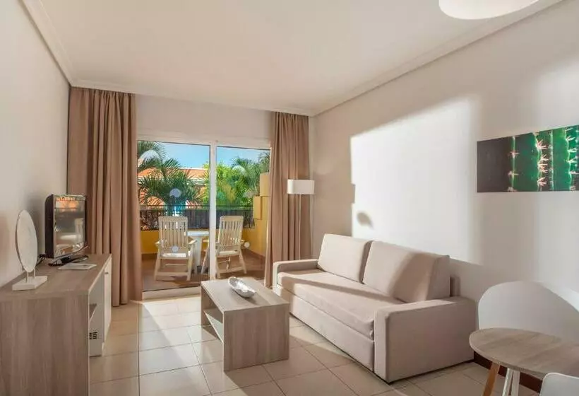 سوییت با چشم‌انداز باغ, Landmar Costa Los Gigantes Family Resort