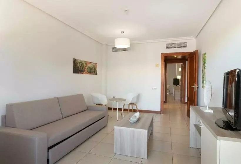 سوییت با چشم‌انداز باغ, Landmar Costa Los Gigantes Family Resort